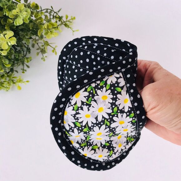 3 Piece Baking Gift Set. Oven Mitt and Potholder, Daisy and Dots On Black Print - Picture 9 of 10